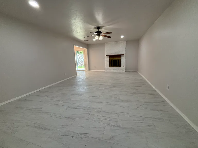 1716 N Fordson Ave — Photo 2