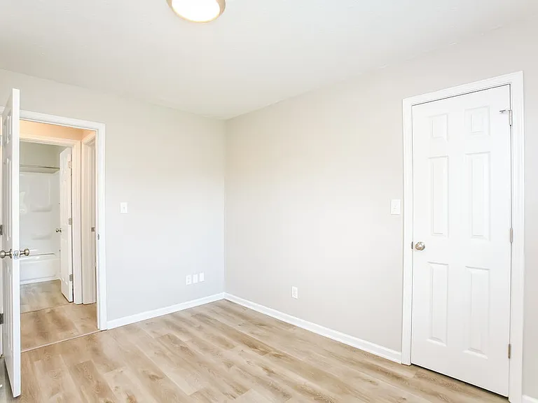 1015 Redwood Dr — Photo 11