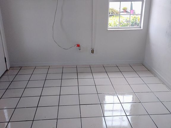 3rd image of 216 Woodland Ave APT 3
