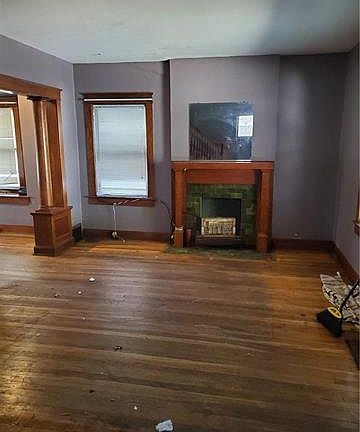 5th image of 135 N Elmwood Ave