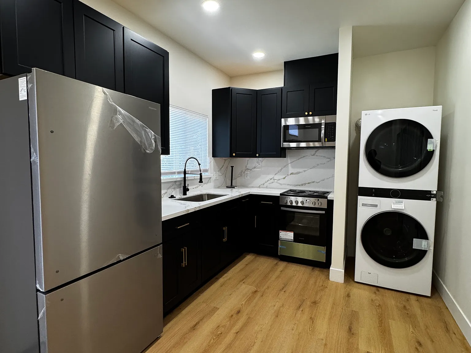 Andasol Ave, Encino — Photo 4