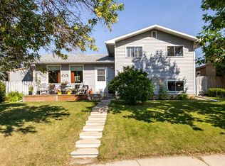 204 W Rundleridge Dr NE, Calgary, AB T1Y 2K4