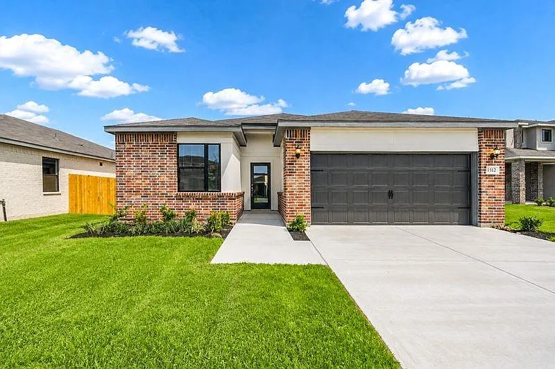 3 bed, 2.0 bath, 1366 sqft, $2,395 — Photo 4