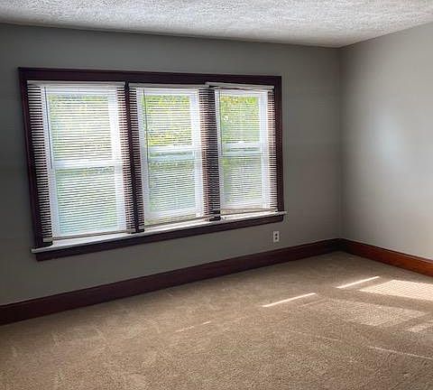 4th image of 1020 Woodlawn Ave