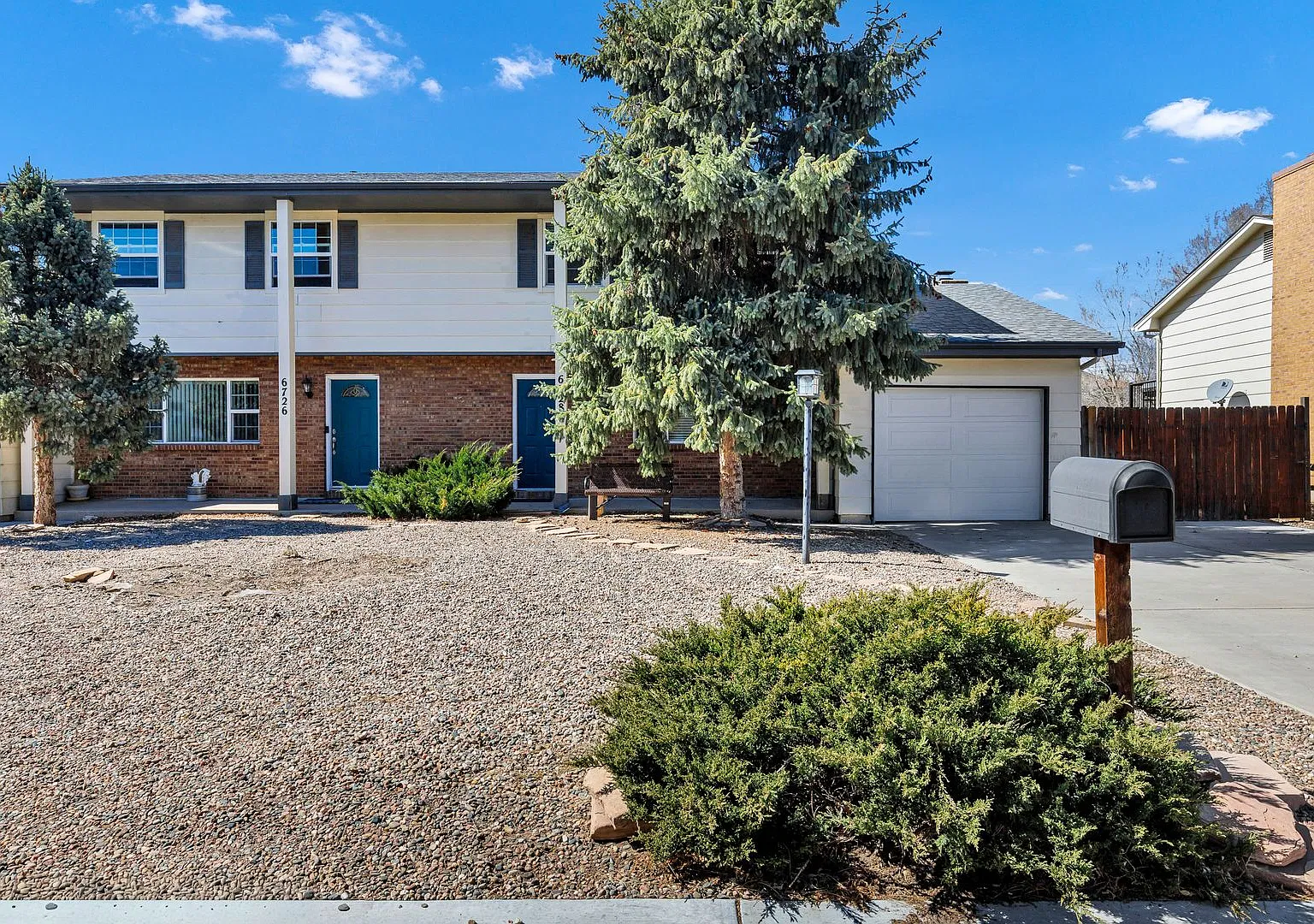 4 Bedroom Home for Rent In North Colorado Springs — Photo 1