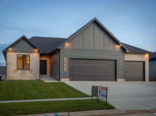 5842 SW 9th St, Lincoln, NE 68523