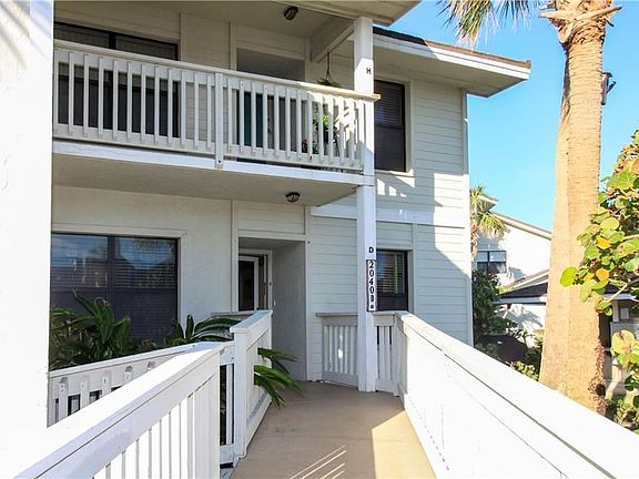 4th image of 2040 NE Ocean Blvd #E-26