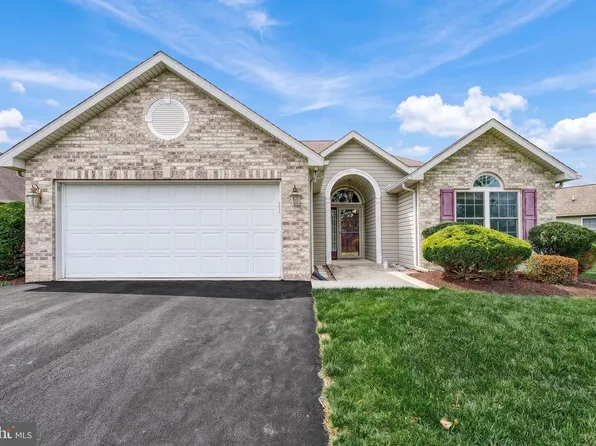 61 Longwood Dr, Mechanicsburg, PA 17050