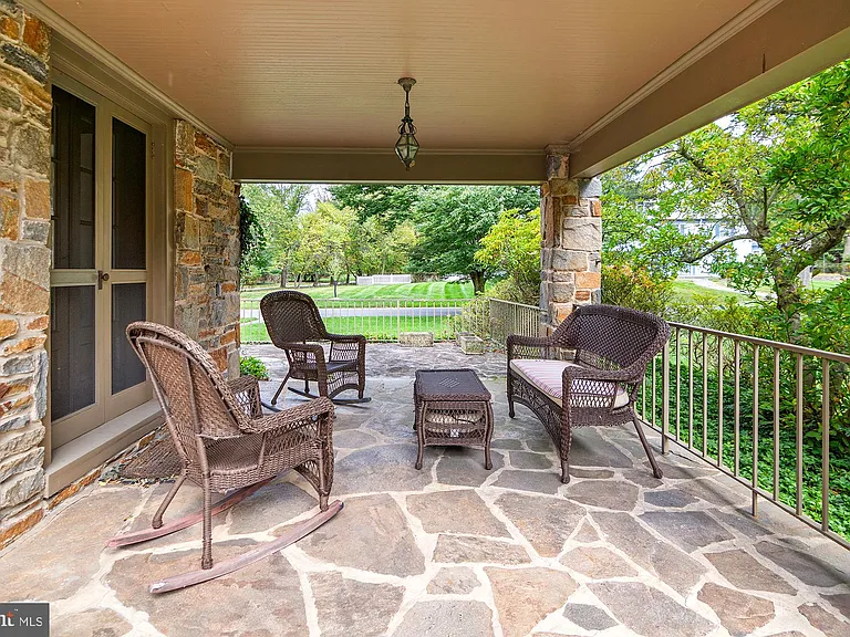 7704 Crossland Rd — Photo 54