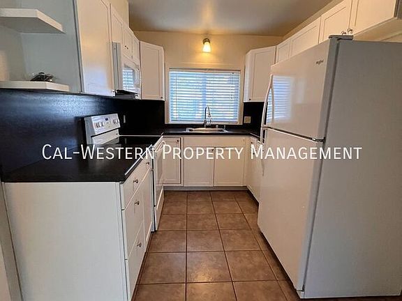 4th image of 998 Desert Isle Dr