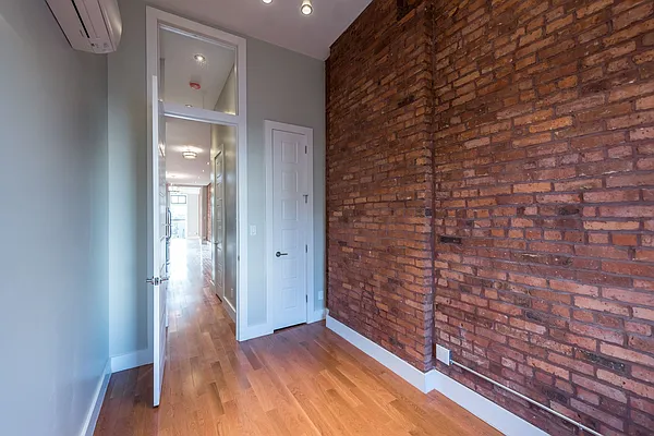 Rented by Nooklyn NYC LLC | media 30