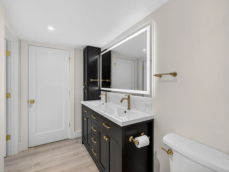 136 Lakeshore Dr — Photo 36