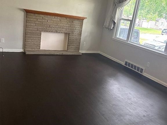4th image of 2715 Rexford Rd
