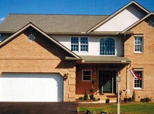 14 Rolling Meadow Rd, Lebanon, PA 17046