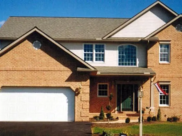 14 Rolling Meadow Rd, Lebanon, PA 17046