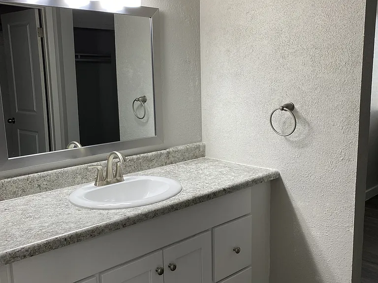The Harrison Grant Apartments — Photo 4