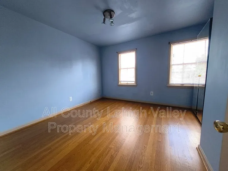 8 W Elizabeth Ave — Photo 7