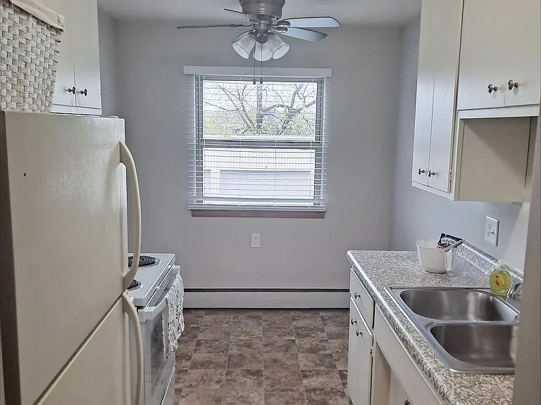 English Conway Place — Photo 40