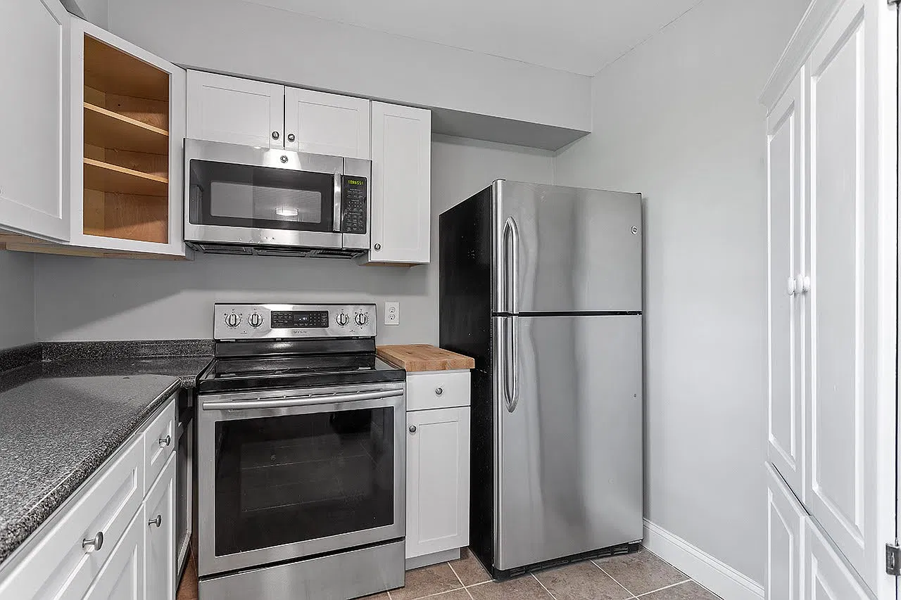 3 bed, 1.5 bath, 1264 sqft, $1,945 — Photo 4