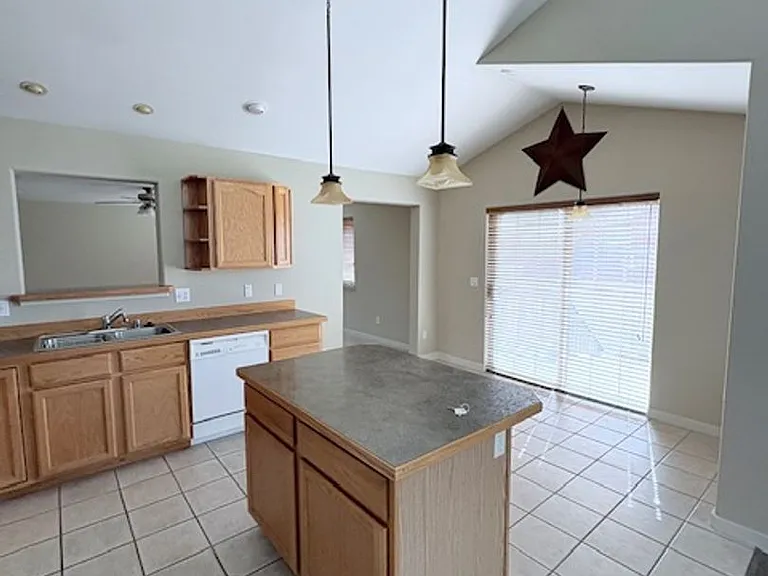 161 Northlake Ave — Photo 9