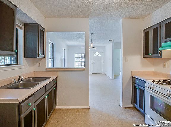3rd image of 226 Obregon St