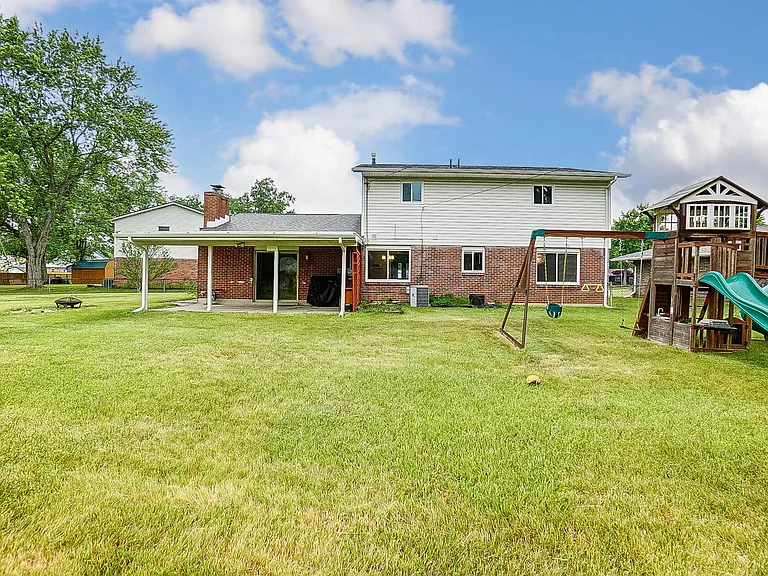415 Rustic Ct — Photo 32