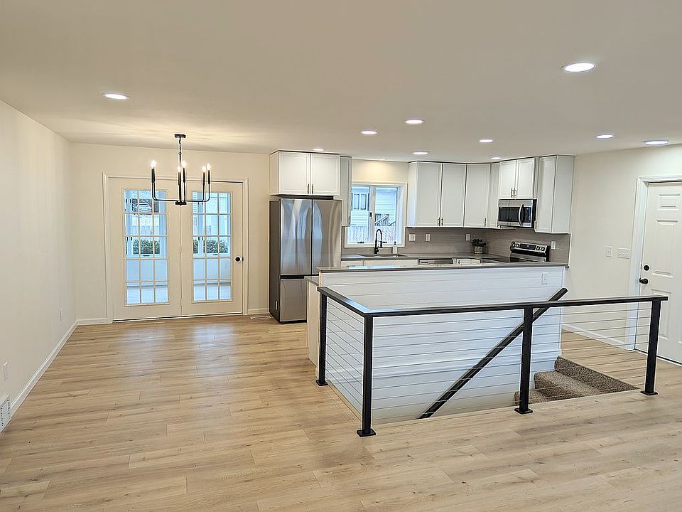 1st image of 108 Candlestick Cir NE