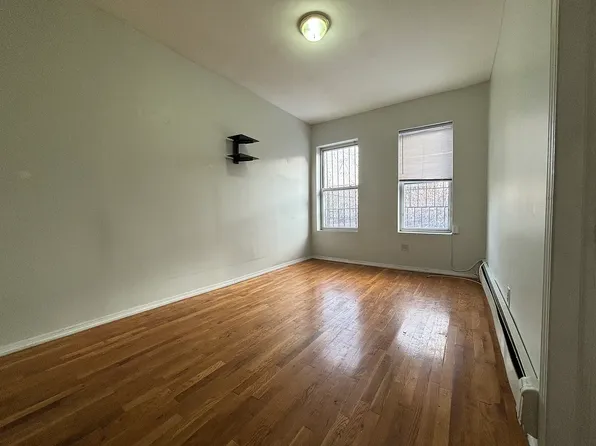 1558 Park Pl #2L, Brooklyn, NY 11213