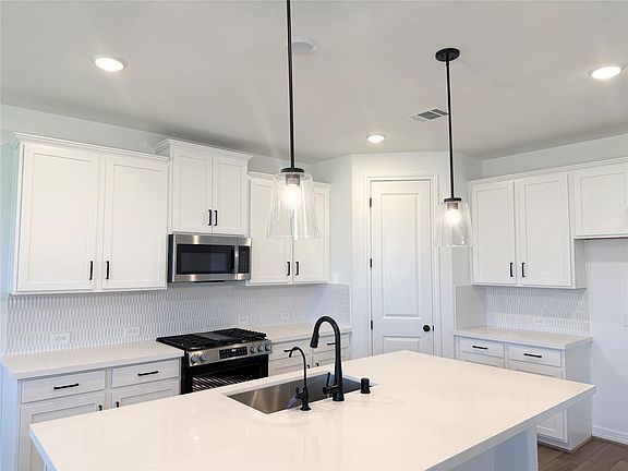 3rd image of 32103 Kalmia Hl