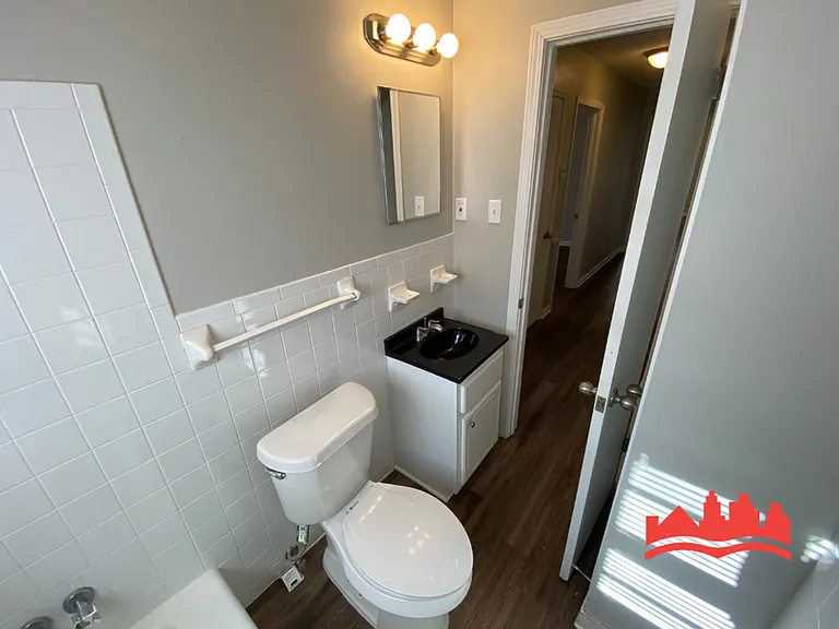 4574 Whiteside St — Photo 15