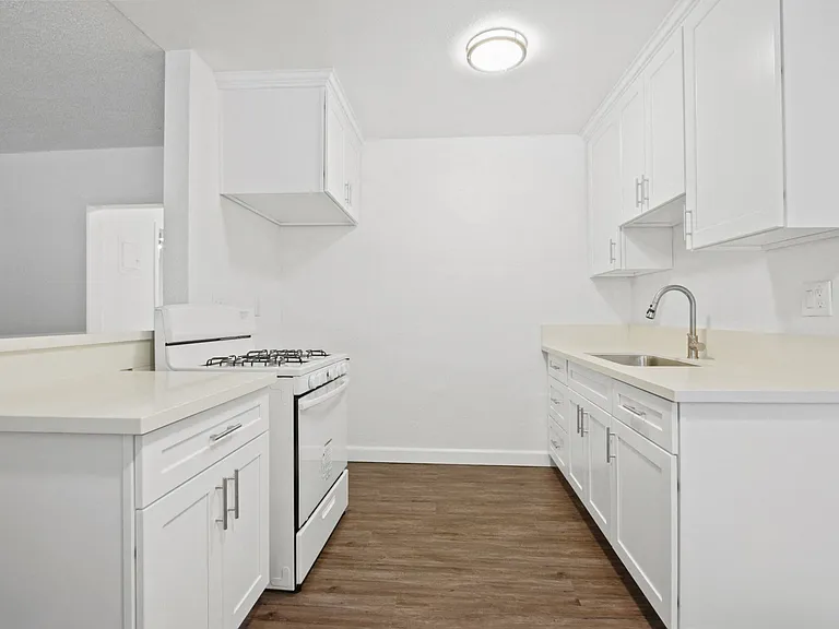 Westminster Apartments — Photo 12
