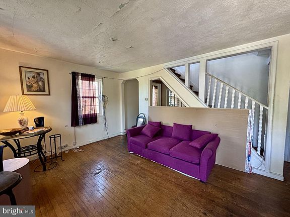 2nd image of 5442 Varnum St