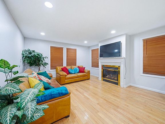 5th image of 39 Hawthorne St #39