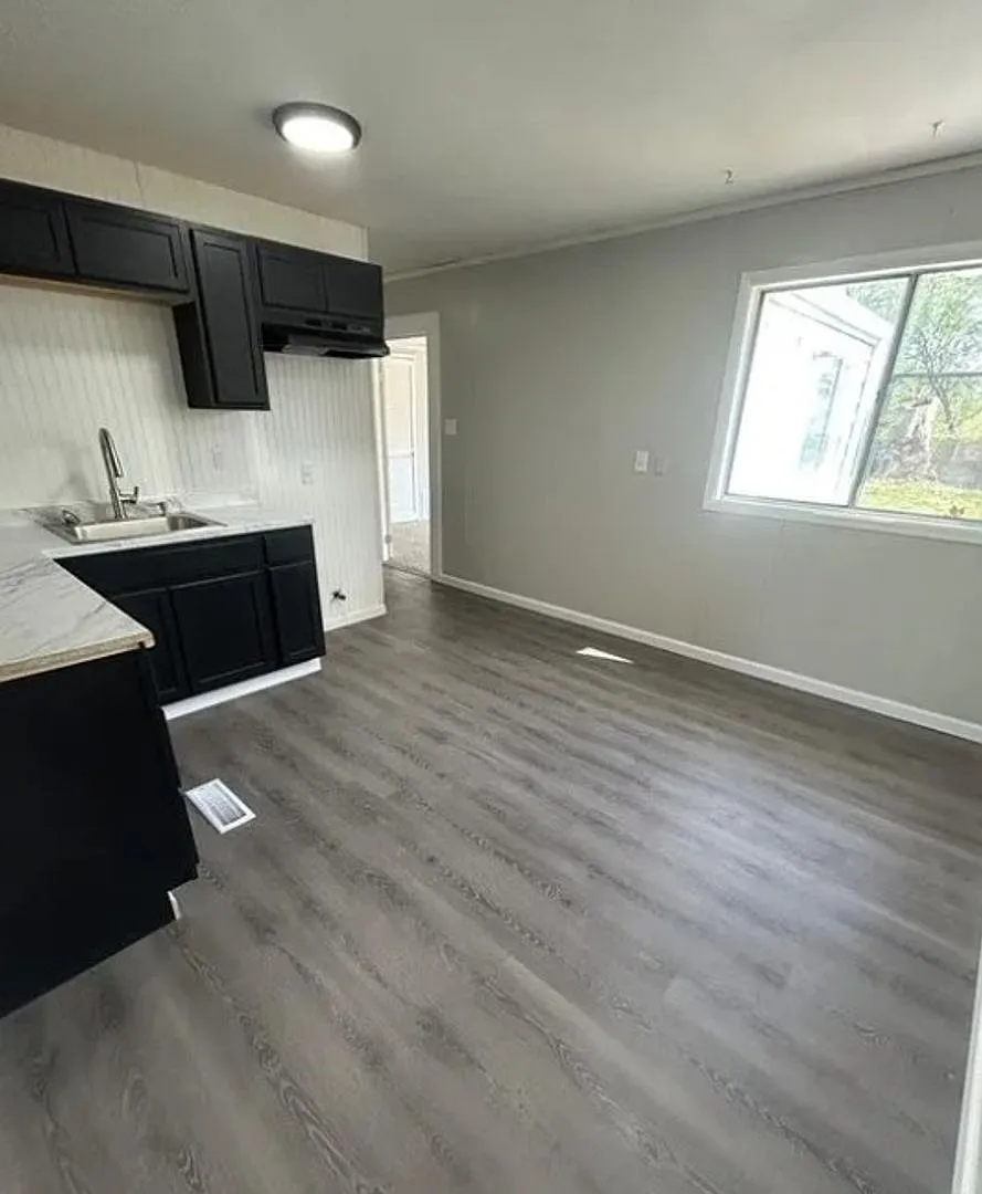 For Lease — Photo 2