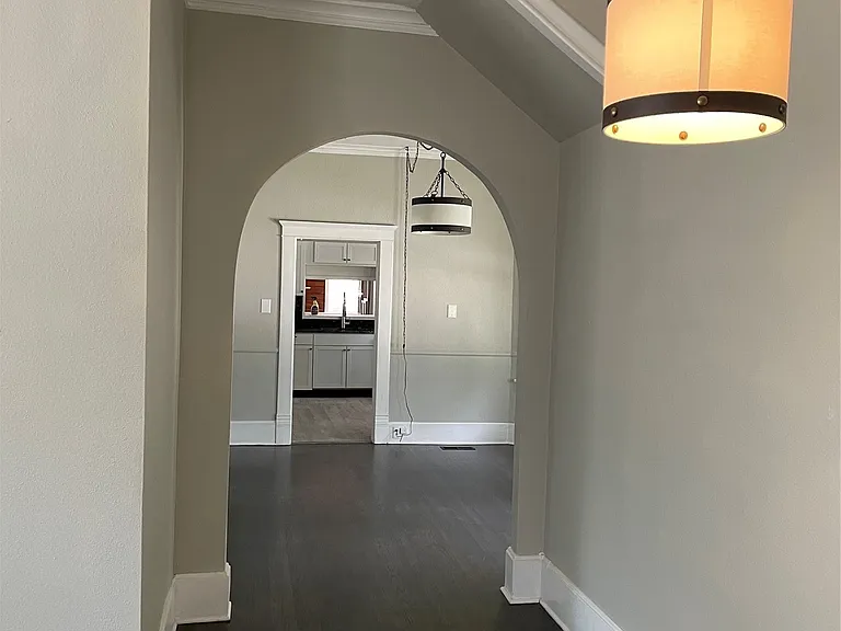 1347 S Florence Ave — Photo 4