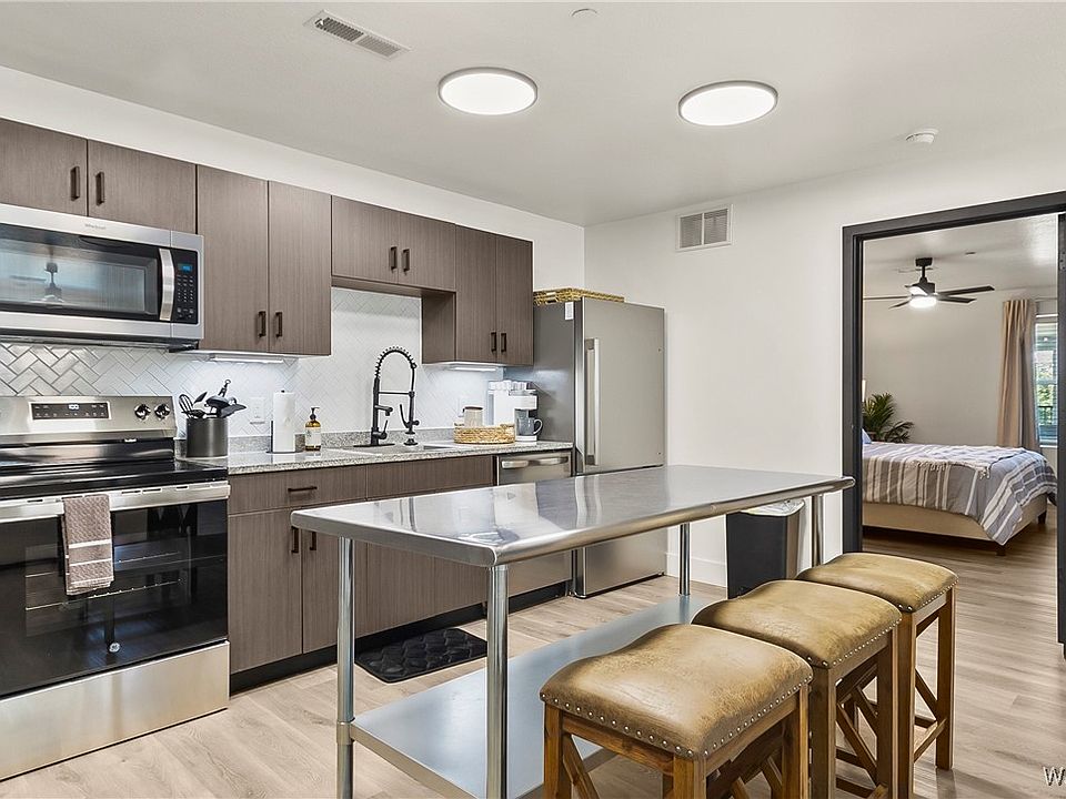 1st image of 680 6th Ave NE APT 1303