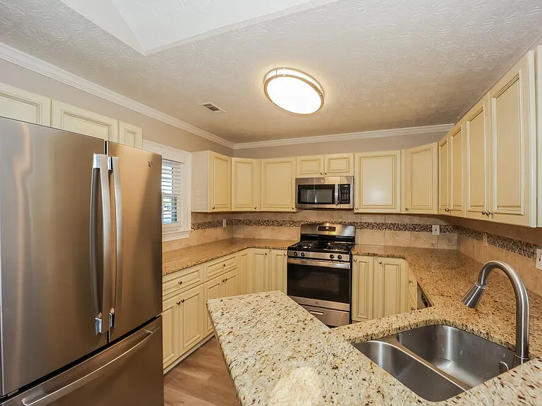 385 Fairway Ct — Photo 10