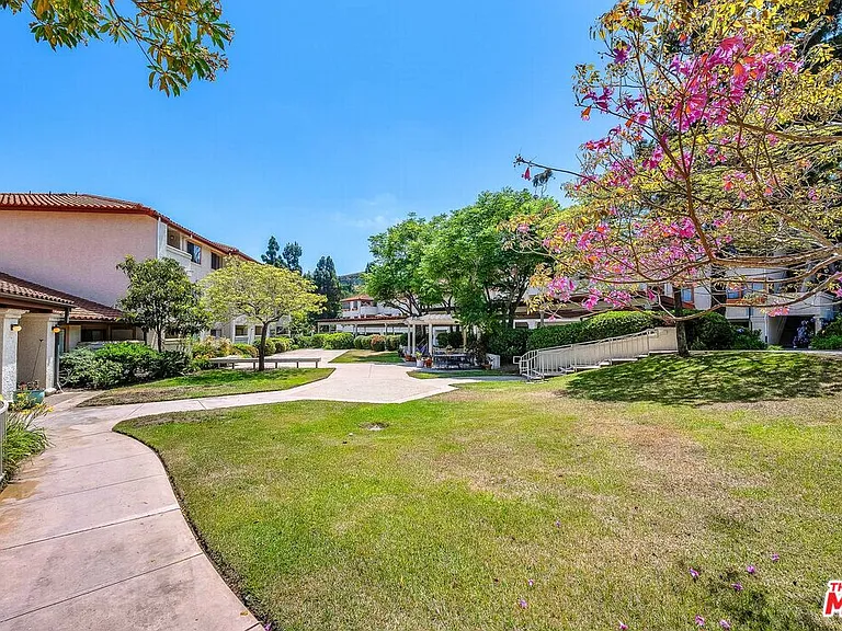 501 Palisades Dr #221 — Photo 21