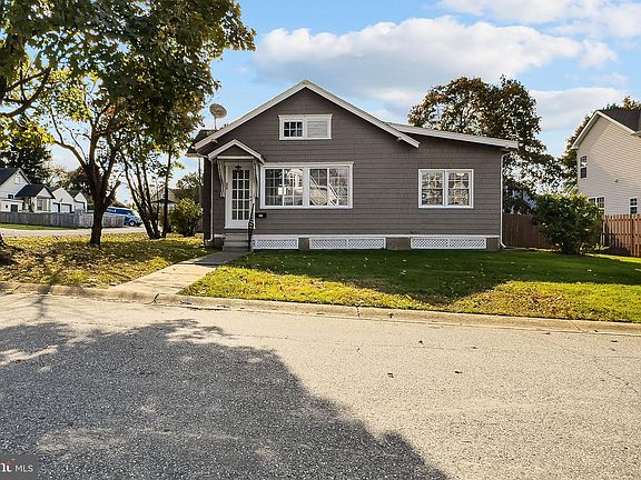 4th image of 300 Belmont Ave
