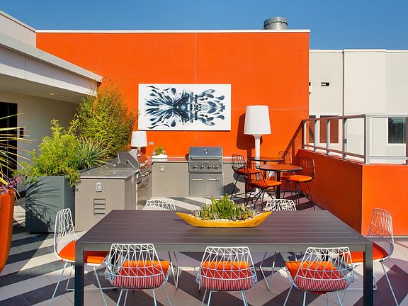 Resort Inspired Rooftop BBQ Lounge & Dining