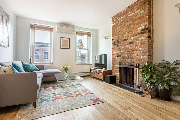 Sold by Compass | media 1