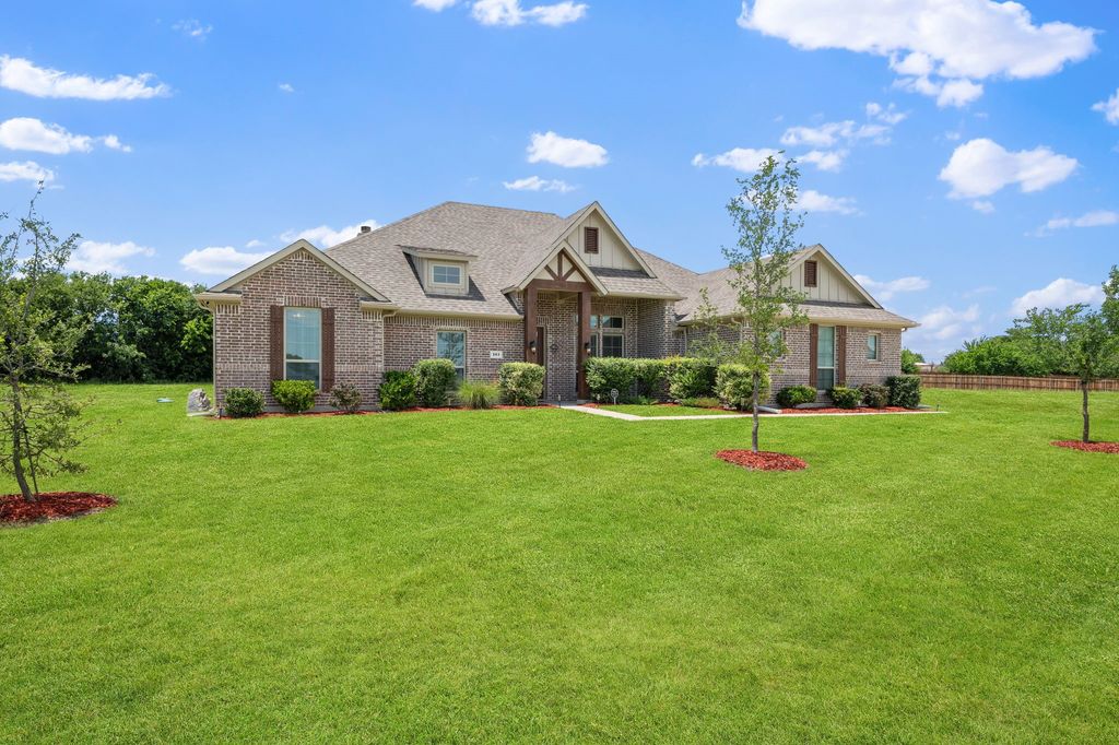 583 Crystal Lake Ln, Red Oak, TX - View 2