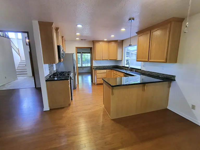 8071 Livorna Way — Photo 10
