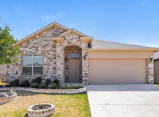 9132 Golden Hollow Ln, Fort Worth, TX 76179
