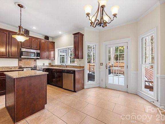 5th image of 14836 Charterhouse Ln