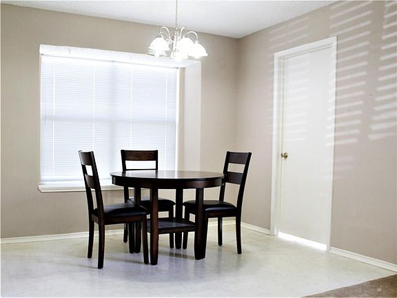 3rd image of 2728 Branch Hollow Dr