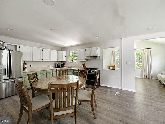 3rd image of 8275 Maple Ave
