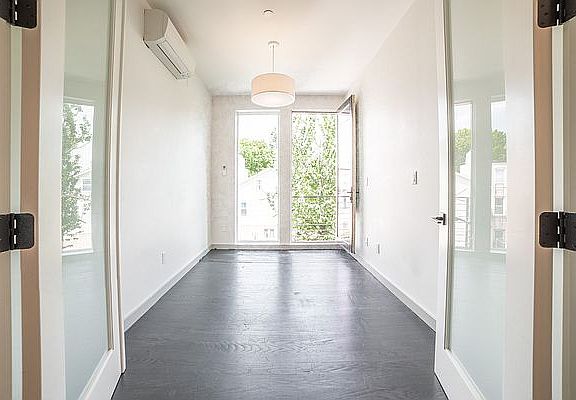 3rd image of 227 Winthrop St #2D