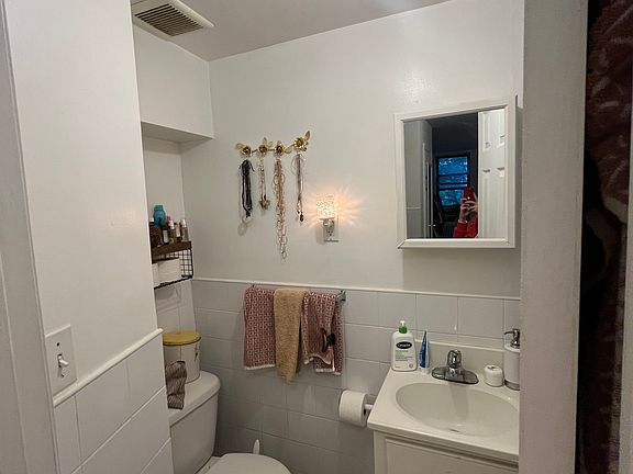 5th image of 316 E 6th St APT 11
