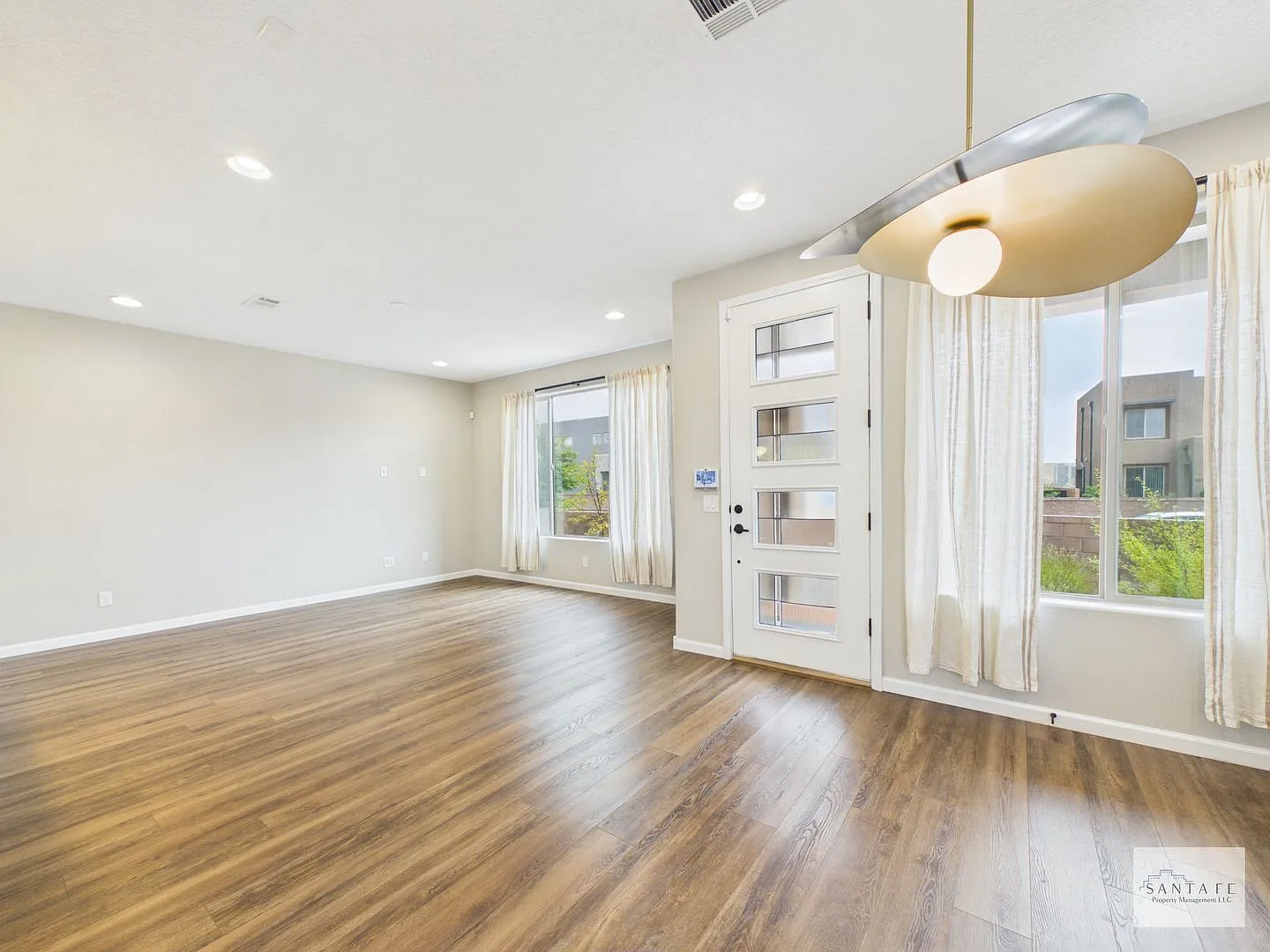 Pulte Townhome with Multiple Upgrades — Photo 3
